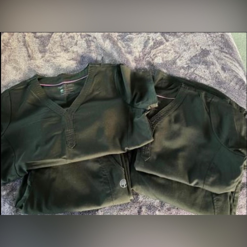 2 Scrub Sets